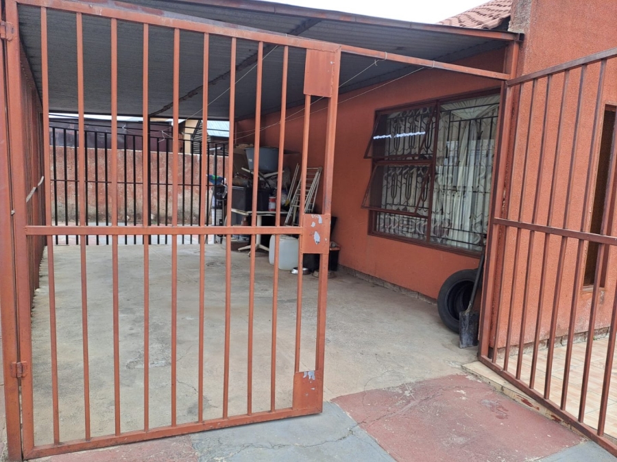 2 Bedroom Property for Sale in Mabopane Unit X North West